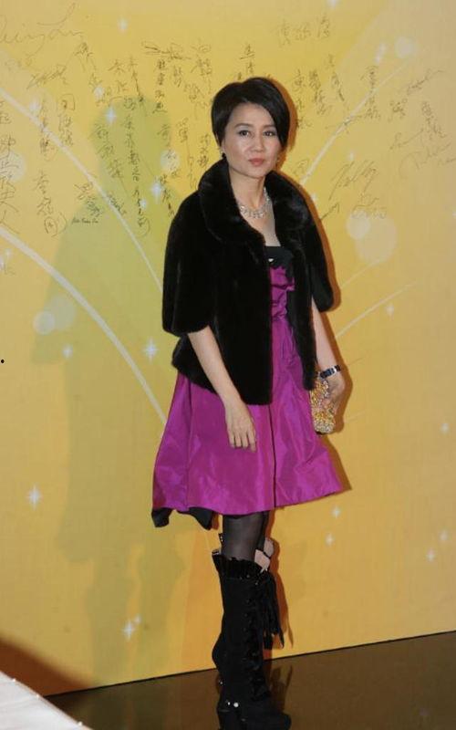 梁安琪最新爆料公主裙,公主裙背后的时尚传奇与情感纠葛”  第2张