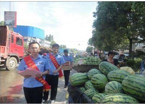 甘谷网红吃瓜事件真相揭秘,揭秘背后真相与争议 第2张 甘谷网红吃瓜事件真相揭秘,揭秘背后真相与争议 第2张